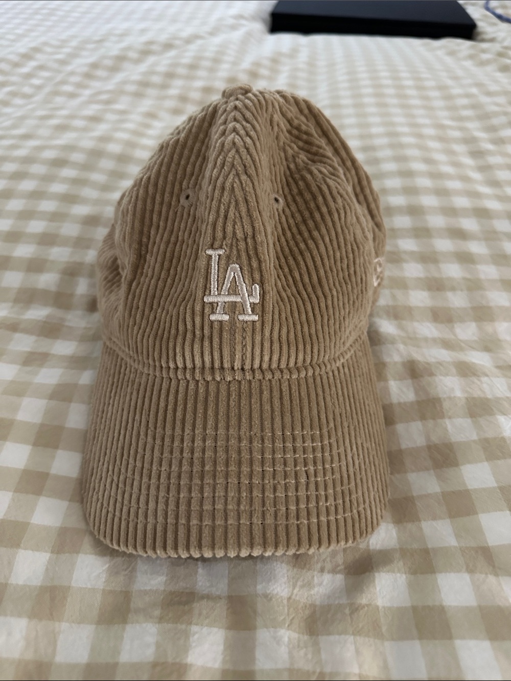 New Era LA Corduroy Cap in Beige/Tan